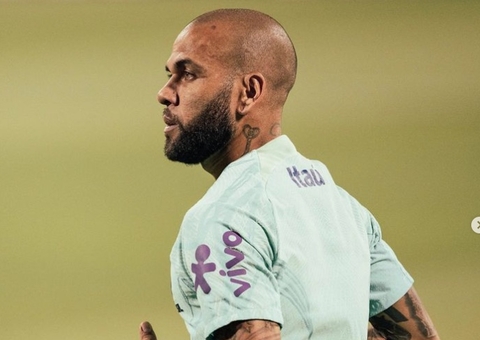 Acusação usa caso Robinho para pedir que Daniel Alves continue na prisão