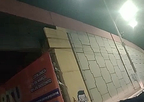 Motociclista e garupa despencam de viaduto em Manaus; vídeos