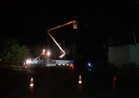 Mais de 700 ocorrências por falta de energia são registradas em Manaus durante temporal