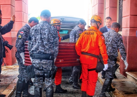 Corpo de Amazonino Mendes chega ao Teatro Amazonas para velório; veja vídeo