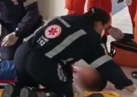 Aluno fica gravemente ferido após descer por corrimão em escola 