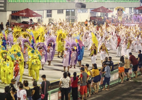 Escolas de samba do Grupo Especial desfilam no Sambódromo de Manaus hoje