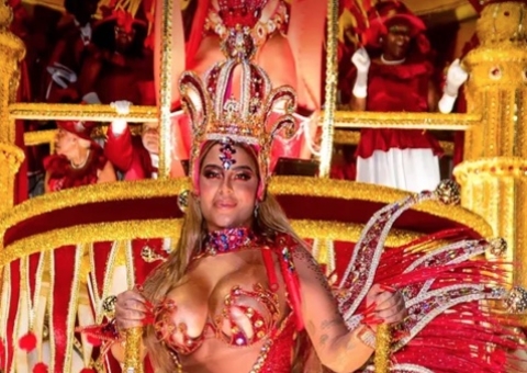 Com fantasia seminua, irmã de Neymar diz que lipoaspiração quase a tirou do Carnaval