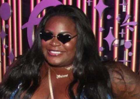 Jojo Todynho causa com bumbum de fora em calça jeans no carnaval 