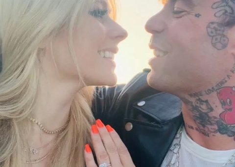 Noivado de Avril Lavigne chega ao fim após flagra da cantora com ex de Kylie Jenner 