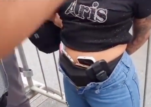 Mulher é presa com 13 celulares na calcinha em bloco de Carnaval e afronta PMs