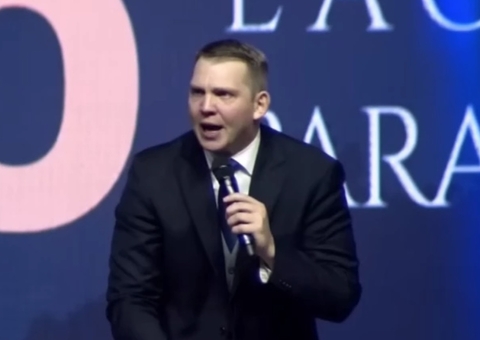 Pastor diz que LGBTQIA+ e quem usa calça apertada tem lugar reservado no inferno; vídeo