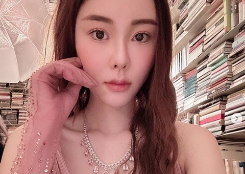 Partes do corpo da modelo Abby Choi são encontradas em panelas e moedores de carne