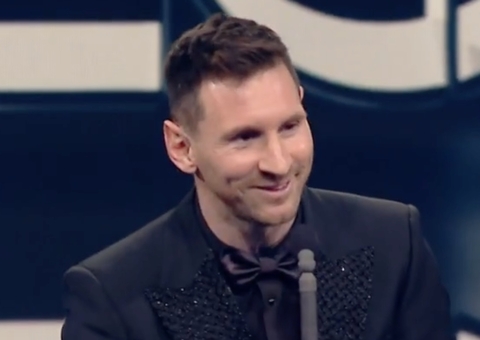 Campeão do mundo e craque da Copa, Messi é o melhor do planeta de novo