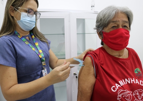 Vacina bivalente será aplicada em idosos a partir de 60 anos na segunda em Manaus; saiba onde