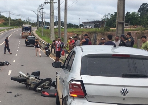 Motociclista morre esmagado por caminhão-cegonha na Avenida das Flores em Manaus