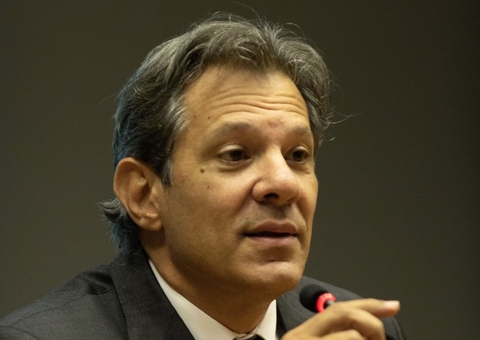 "Ninguém ganha presente de R$ 16 milhões", diz Haddad sobre joias de Michelle Bolsonaro
