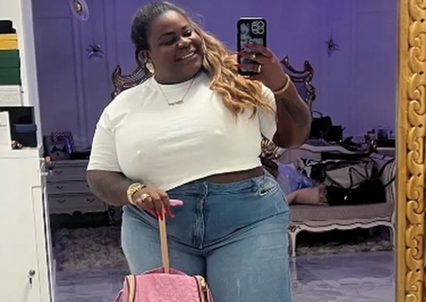 Jojo Todynho viraliza ao mostrar material personalizado para o primeiro dia de faculdade 