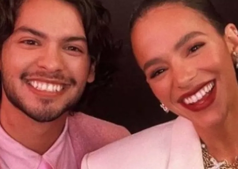 Bruna Marquezine e Xolo Maridueña reaparecem juntos nos EUA