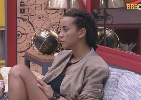 Domitila é a 1ª a acordar, mas não percebe botão do Quarto Branco 