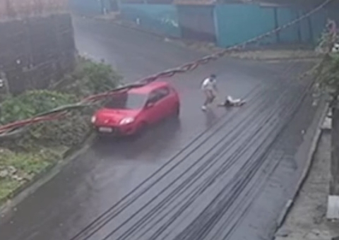 Vídeo: Criança é arremessada ao ser atropelada por carro em Manaus; motorista fugiu