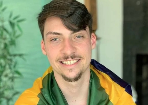 Jair Renan, filho "04" de Bolsonaro, ganha cargo no Senado de R$ 7,6 mil