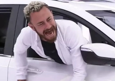 Após críticas, equipe explica promessa de Fred em dar carro ao pai