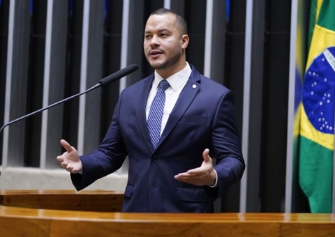 Adail Filho apresenta projeto que permite transferência de passagem aérea até 72 horas antes do voo