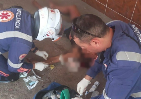 Suspeita de matar amiga a facadas por causa de cachaça é presa em Manaus