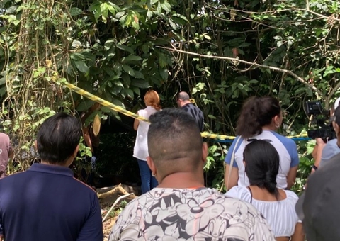 Homem é achado morto dentro de ‘cabana’ em Manaus; faca estava ao lado do corpo