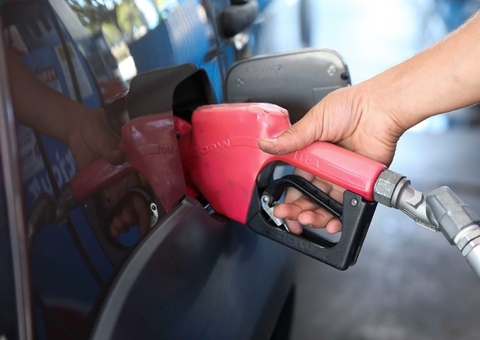 Adulterar tanque e abastecer veículo com gasolina da Venezuela não configura contrabando de combustível
