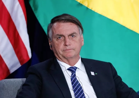 PF intima Bolsonaro a depor sobre joias da Arábia Saudita