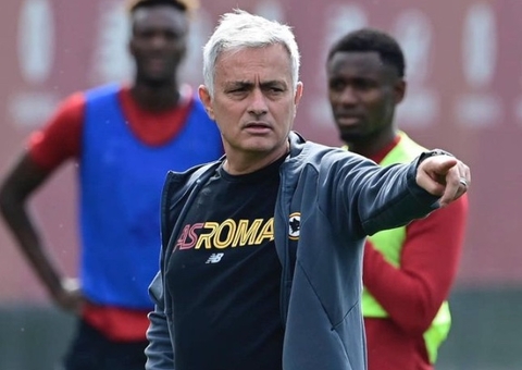 Técnico José Mourinho pede fim de canto racista a torcedores da Roma