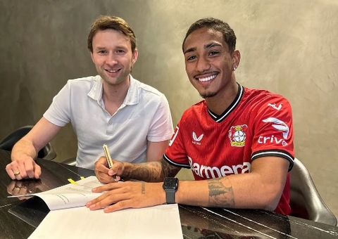 América-MG oficializa venda de lateral Arthur para o Bayer Leverkusen