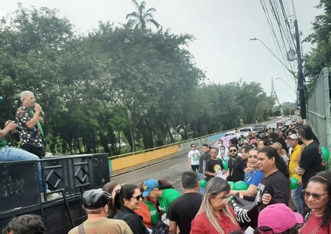 Professores realizam manifestação na sede do Governo do Amazonas