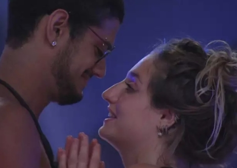 Gabriel Santana curte post criticando Bruna Griphao e revolta fãs da atriz