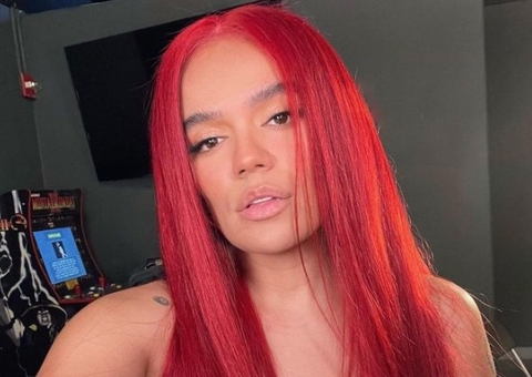 Karol G aparece irreconhecível em foto de revista e se revolta: ‘eu não sou assim'