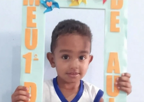 Menino de 3 anos morre eletrocutado enquanto brincava em celular ligado na tomada
