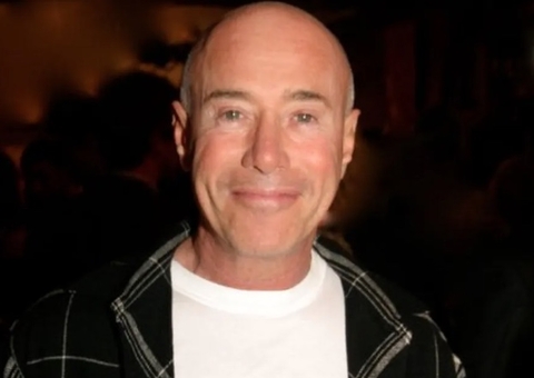 Bilionário de 80 anos se casa com ex-ator pornô de 30 