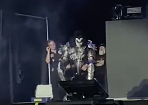 Vídeo: Baixista do Kiss, Gene Simmons, passa mal e show é interrompido em Manaus 