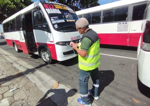 Motoristas de micro-ônibus Executivos recebem autorização provisória para serviços em Manaus