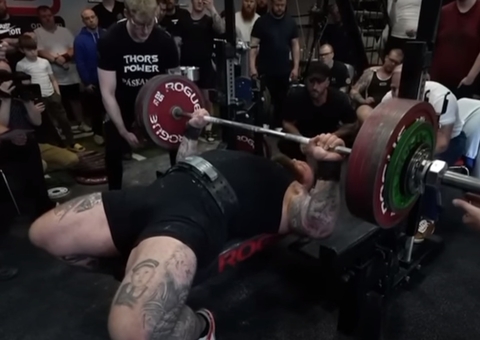 Montanha, de Game of Thrones, rasga peito ao levantar 252kg no supino; vídeo