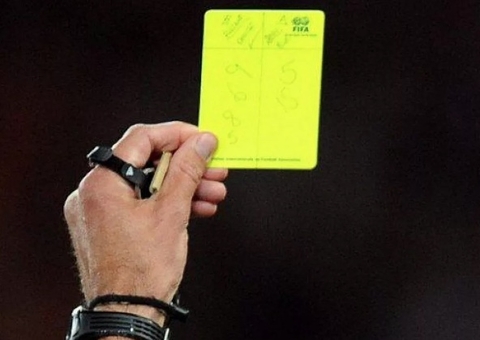 Brasileirão começa com 21 cartões por reclamação; confira