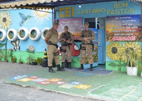 Crianças voltam às aulas em creche alvo de ataque em Blumenau