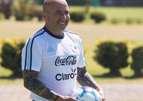 'Decidi estar aqui', diz Sampaoli ao ser apresentado como novo técnico do Flamengo