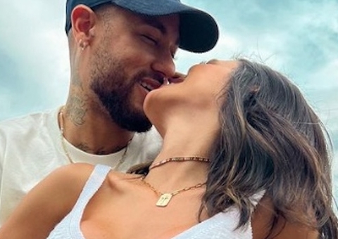 Neymar e Bruna Biancardi anunciam gravidez