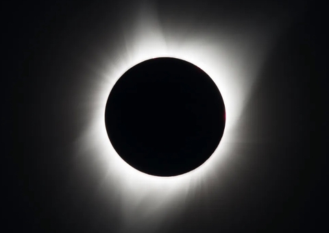 Raro eclipse solar híbrido ocorre nesta quinta; saiba como será