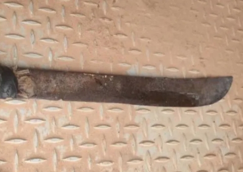 Bêbado, filho dá terçadada na cabeça do próprio pai e é preso