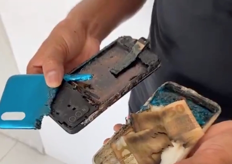 Motociclista fica ferido após celular explodir em seu bolso