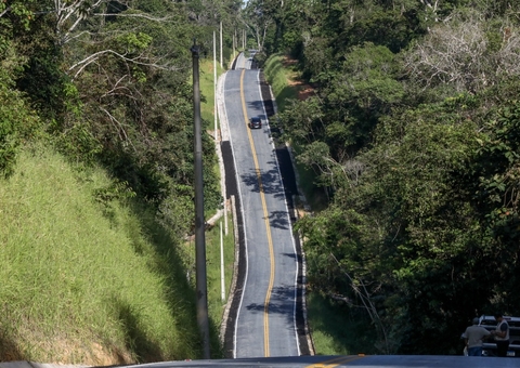 Governador entrega Ramal das Flores totalmente pavimentado em Manaus