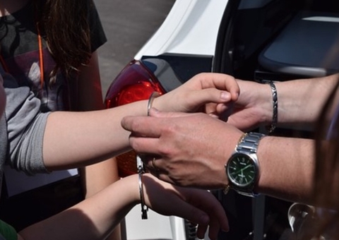 Condenada por mandar matar marido para ficar com amante é presa em Manaus 