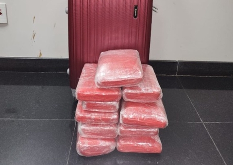 Mulher tenta despachar mala recheada de drogas em aeroporto de Manaus