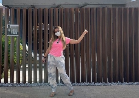 Lexa mostra mansão nova com elevador, após polêmica com casa de Guimê