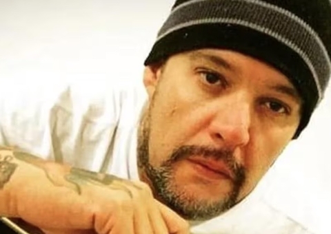 Morre Reges Bolo, vocalista da banda 'O Surto' aos 52 anos 