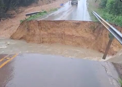 Trecho de estrada que desabou na AM-010 deve ser reconstruído em junho